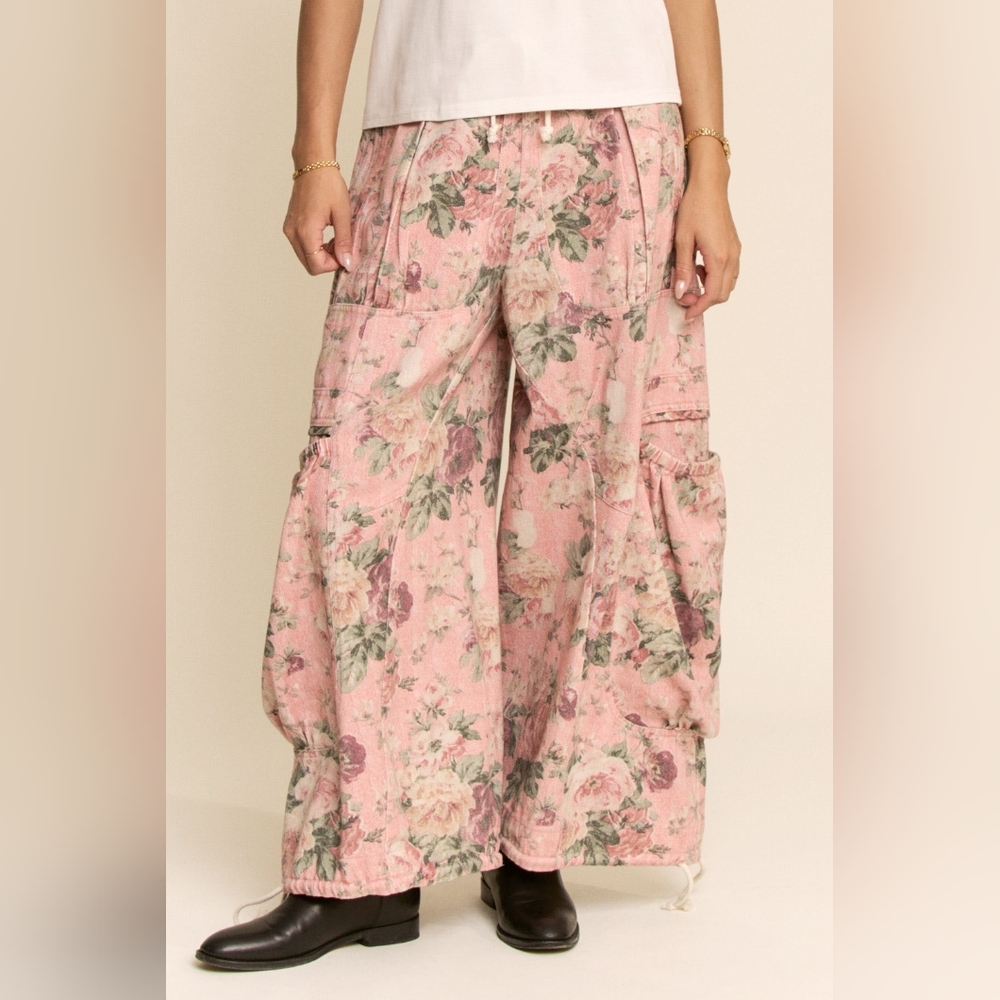 DAVI & DANI Pink Floral Wide-Leg Cropped Cargo Pants - Picture 2 of 10